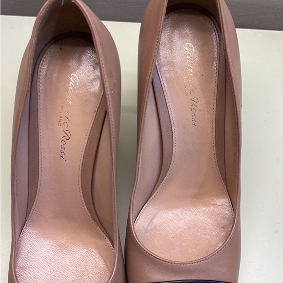 Gianvito Rossi MADE IN ITALY Black and Tan Heels Timeless Elegance - Picture 4 of 7